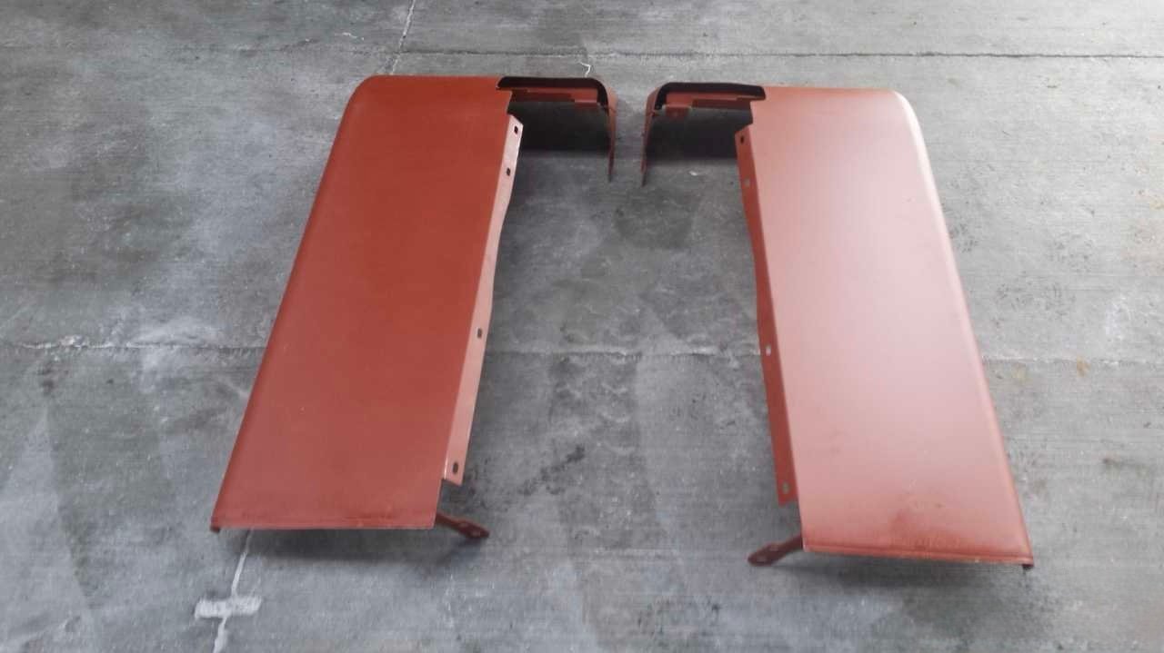 Nouveaux garde-boue pour cabine John Deere SG2 à vendre ; disponibles en largeurs de 43 cm et 49 cm.