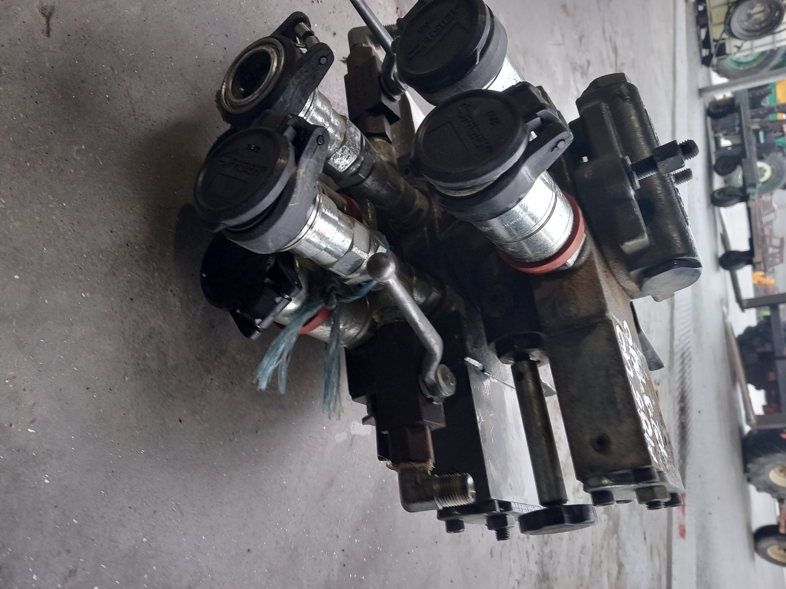 Distributeur hydraulique pour KUBOTA M8540 DTH