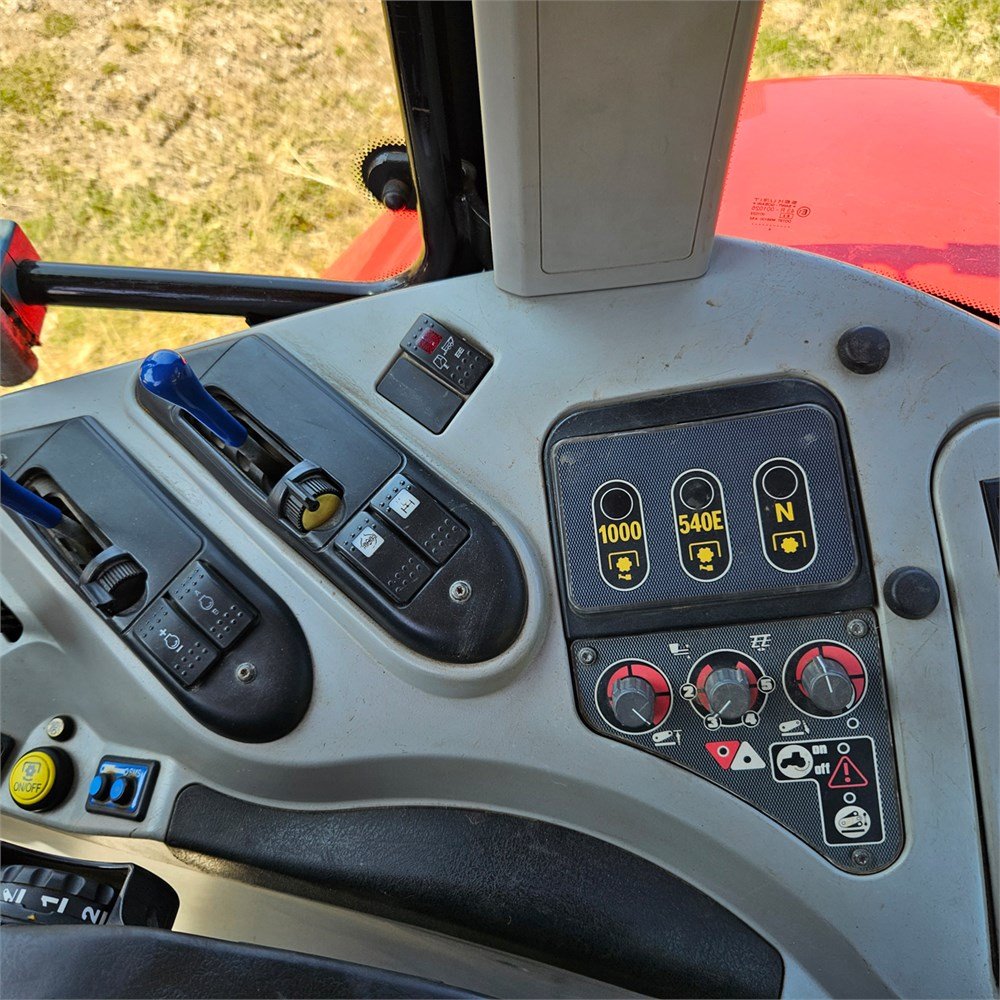 Massey Ferguson MF8470 Dyna VT, année 2006.