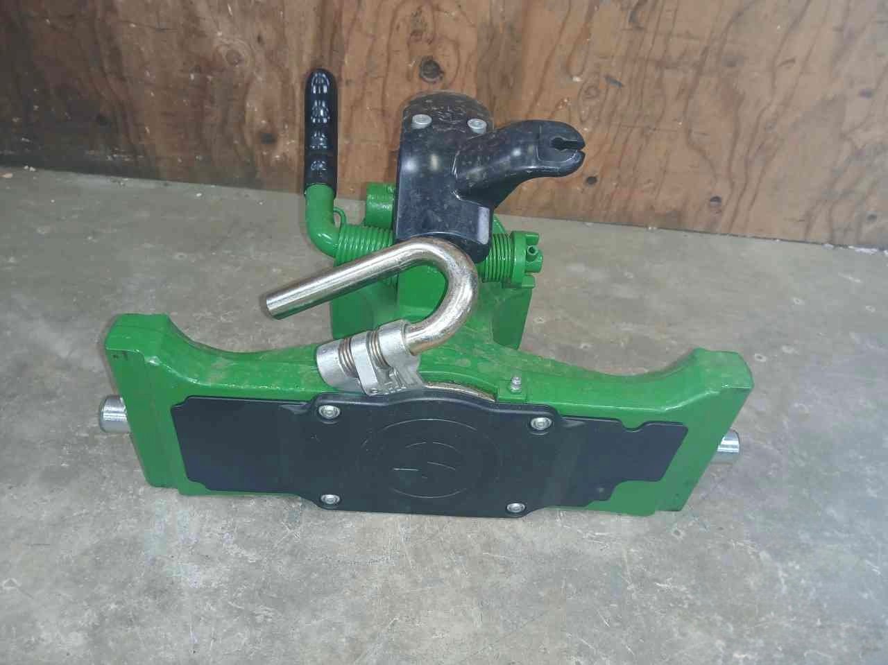 Crochet d'attelage Sauermann de John Deere 8r 39 cm